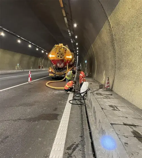 旌德隧道排水渠清淤